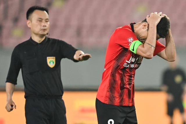 乐鱼电竞-海港狂射20脚未能进球 莱科迷信一套阵容彰显弊端